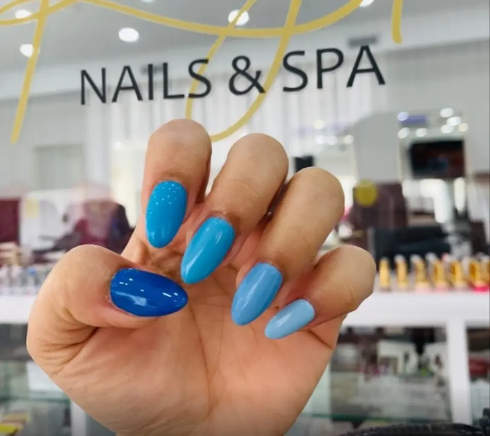 Royal Nails And Spa